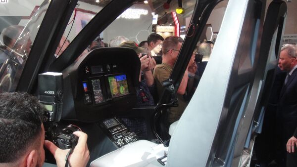 Buồng lái của phi công máy bay trực thăng VRT-500. - Sputnik Việt Nam