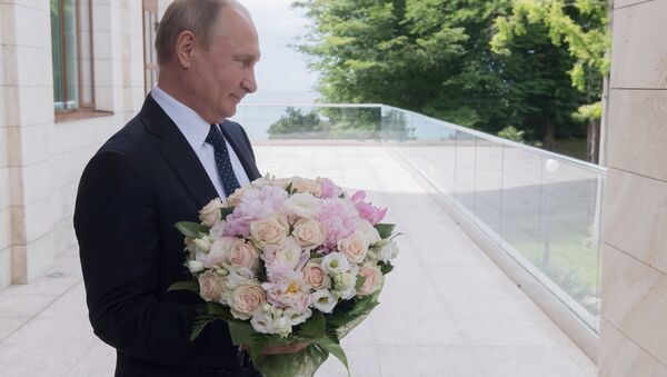 Tổng thống Putin tặng hoa cho bà Merkel - Sputnik Việt Nam