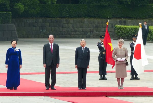 Nhà vua Nhật Bản Akihito và Hoàng hậu chủ trì Lễ đón Chủ tịch nước Trần Đại Quang và Phu nhân. - Sputnik Việt Nam