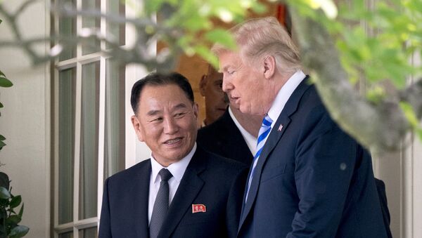Kim Yong-chol với Donald Trump - Sputnik Việt Nam