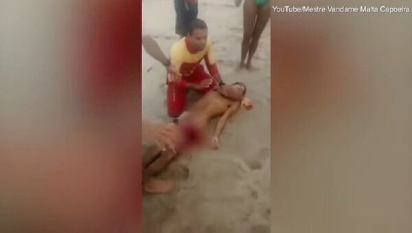 Du khách ghi video cảnh cá mập cắn đứt dương vật một thanh niên Brazil - Sputnik Việt Nam