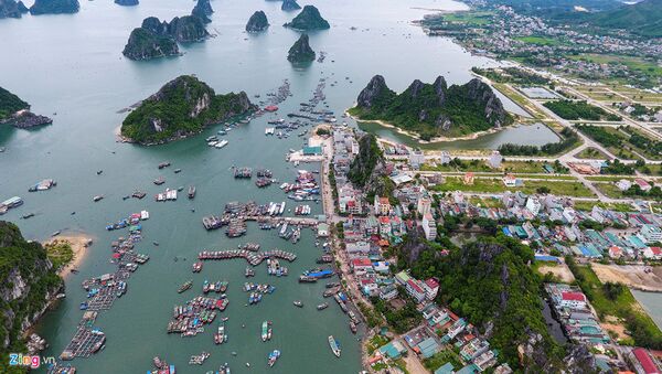 Cảng Cái Rồng nằm ở phía đông thị trấn Cái Rồng, huyện Vân Đồn, tỉnh Quảng Ninh, nhìn ra vịnh Bái Tử Long và cách thành phố Hạ Long khoảng 50 km. - Sputnik Việt Nam