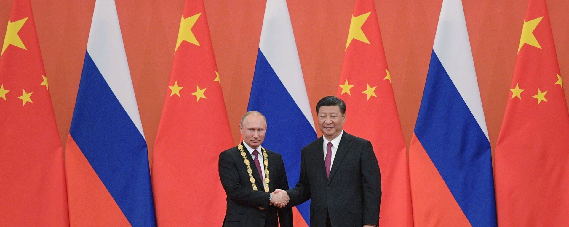 Tổng thống Nga Vladimir Putin và Chủ tịch Trung Quốc Tập Cận Bình  - Sputnik Việt Nam, 1920, 30.12.2021