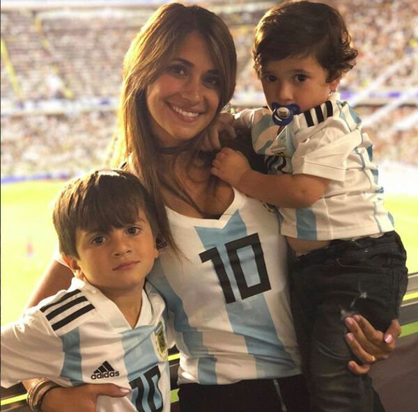 Antonella Rokuzzo - vợ của đội trưởng đội tuyển quốc gia Argentina và Barcelona Lionel Messi. - Sputnik Việt Nam