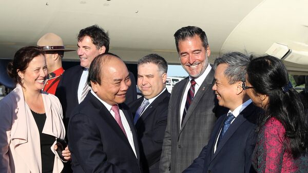 Lễ đón Thủ tướng Nguyễn Xuân Phúc tại sân bay quốc tế Jean-Lesage, thành phố Quebec, Canada. - Sputnik Việt Nam
