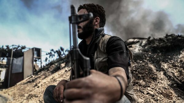 Боевик из коалиция сирийских повстанцев исламистского направления Джейш аль-Ислам в Сирии. Архивное фото - Sputnik Việt Nam