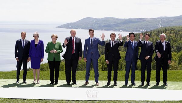 Leaders pose for family photo at the G7 Summit in Charlevoix - Sputnik Việt Nam