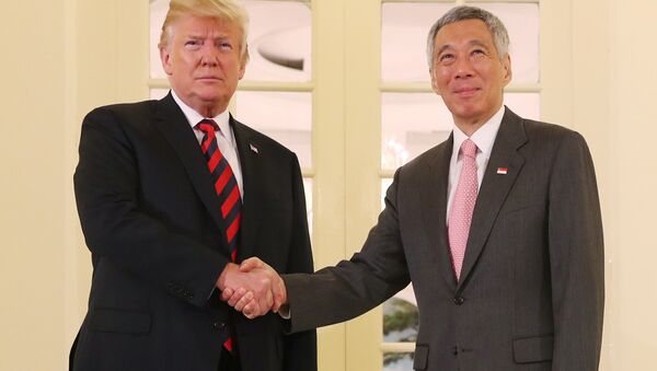 Tổng thống Donald Trump gặp Thủ tướng Singapore Lý Hiển Long - Sputnik Việt Nam