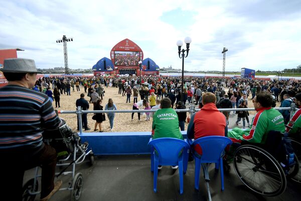 Chỗ ngồi dành cho những người tàn tật tại Festival fan bóng đá World Cup-2018 ở thành phố Kazan - Sputnik Việt Nam