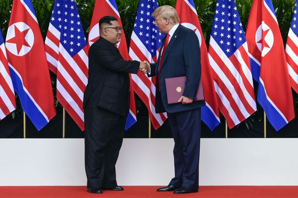 Kim Jong-un và Donald Trump Kim Jong-un và Donald Trump - Sputnik Việt Nam