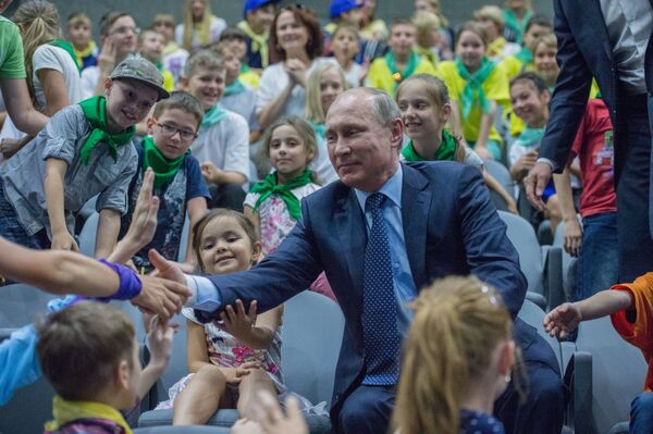 Ngày 4 tháng 8. Tổng thống Vladimir Putin thăm Trung tâm Hải dương học và sinh học biển Moskvarium tại Moskva. - Sputnik Việt Nam
