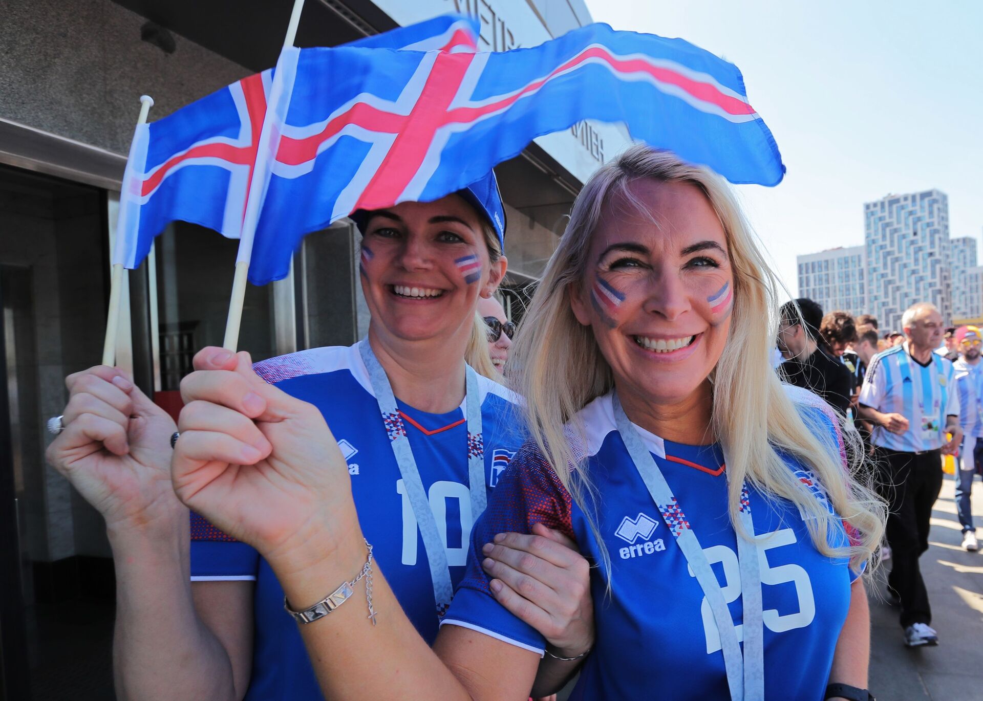 Nhóm CĐV của đội tuyển Iceland trước trận đấu vòng bảng World Cup Argentina vs Iceland - Sputnik Việt Nam, 1920, 27.03.2024