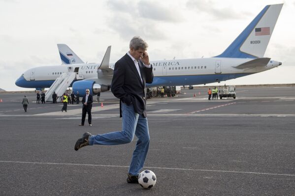 Ngoại trưởng Hoa Kỳ John Kerry trong trận bóng năm 2014 - Sputnik Việt Nam