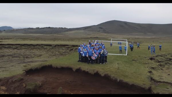 Đến World Cup 2018, fan Iceland hát Kalinka trên nền núi lửa và sóng biển - Sputnik Việt Nam