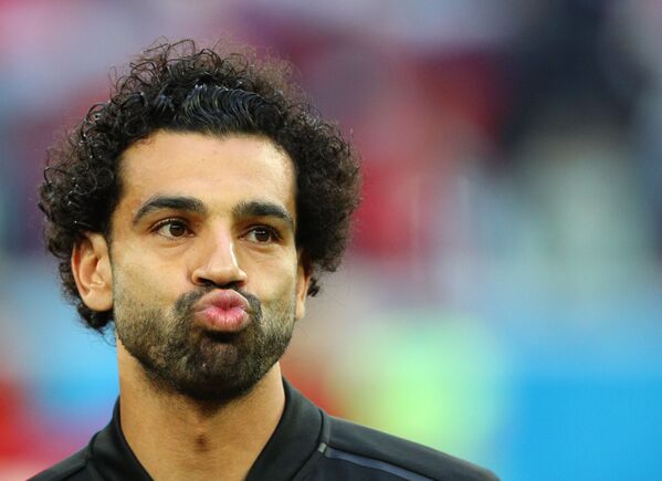 Mohammed Salah trước khi bắt đầu trận đấu vòng bảng World Cup 2018 giữa các đội tuyển quốc gia Nga và Ai Cập - Sputnik Việt Nam