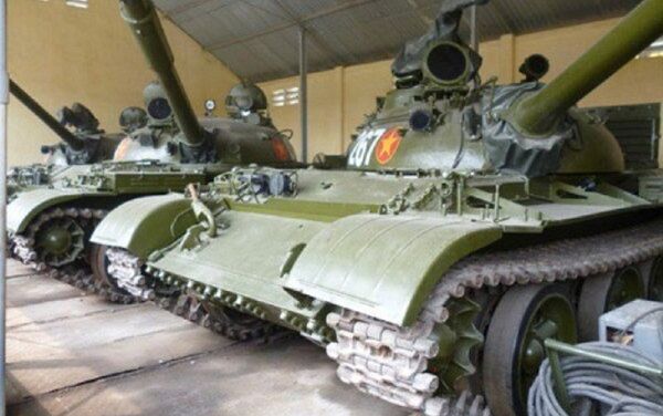 Đáng chú ý, Việt Nam còn có một số lượng nhỏ (khoảng 100 chiếc) xe tăng T-62. Những chiếc tăng quý giá này nằm trong hợp đồng vũ khí đầu tiên mà Việt Nam ký mua của Liên Xô năm 1979. - Sputnik Việt Nam