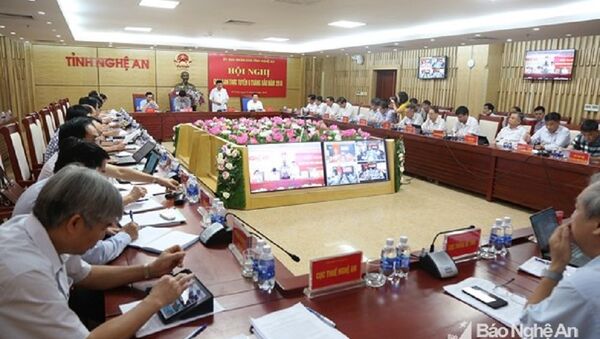 Chủ tịch UBND tỉnh Nghệ An phát biểu tại cuộc họp giao ban 6 tháng đầu năm 2018. - Sputnik Việt Nam