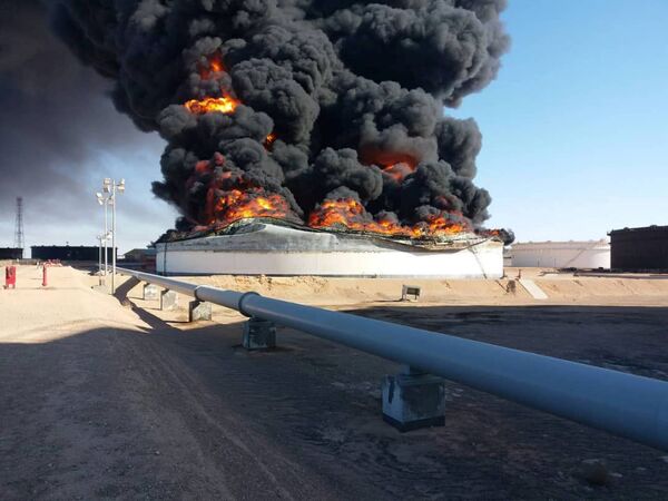 Bể chứa dầu cháy tại Ras Lanuf, Libya - Sputnik Việt Nam