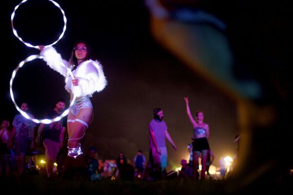 Nữ vũ công tại Firefly Music Festival ở Dover, Hoa Kỳ - Sputnik Việt Nam