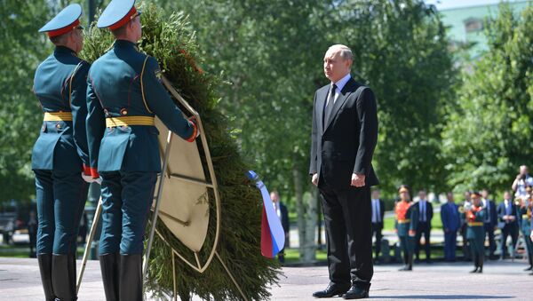 Tổng thống Putin đặt vòng hoa tại Mộ người lính vô danh - Sputnik Việt Nam