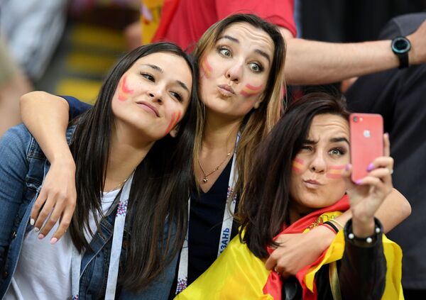 Những người hâm mộ đội tuyển quốc gia Tây Ban Nha trong trận đấu vòng bảng của World Cup giữa hai đội tuyển quốc gia Iran và Tây Ban Nha - Sputnik Việt Nam