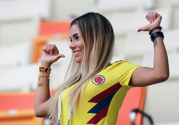 Nữ cổ động viên Colombia trước trận đấu vòng bảng World Cup giữa hai đội Colombia và Nhật Bản. - Sputnik Việt Nam