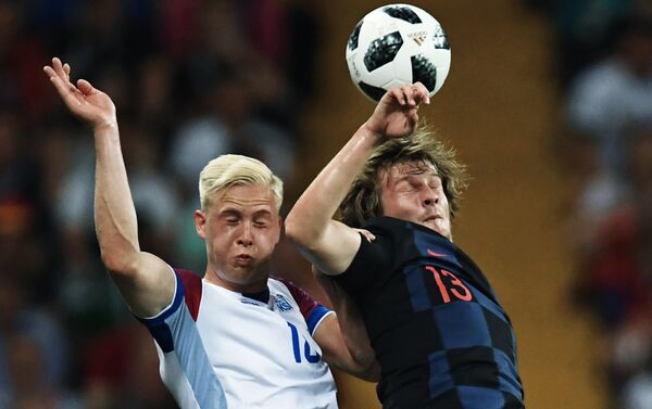 Trận đấu vòng bảng World Cup giữa đội tuyển Iceland và Croatia - Sputnik Việt Nam