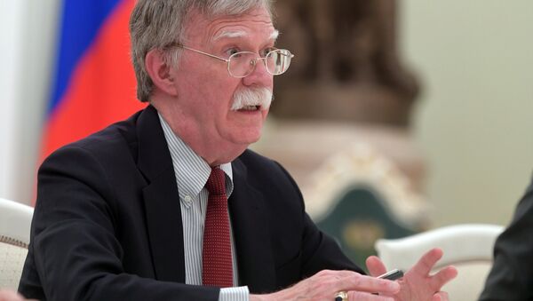 Сố vấn an ninh quốc gia Mỹ John Bolton khi gặp tổng thống Nga Vladimir Putin - Sputnik Việt Nam
