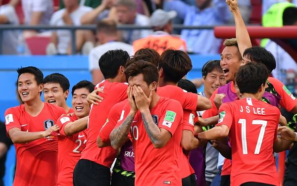 Trận đấu vòng bảng World Cup giữa đội tuyển Hàn Quốc và Đức - Sputnik Việt Nam