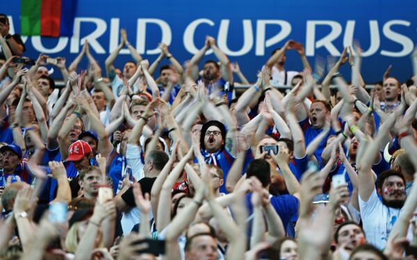 Người hâm mộ đội tuyển quốc gia Iceland tại trận đấu vòng bảng World Cup giữa hai đội Iceland và Croatia - Sputnik Việt Nam