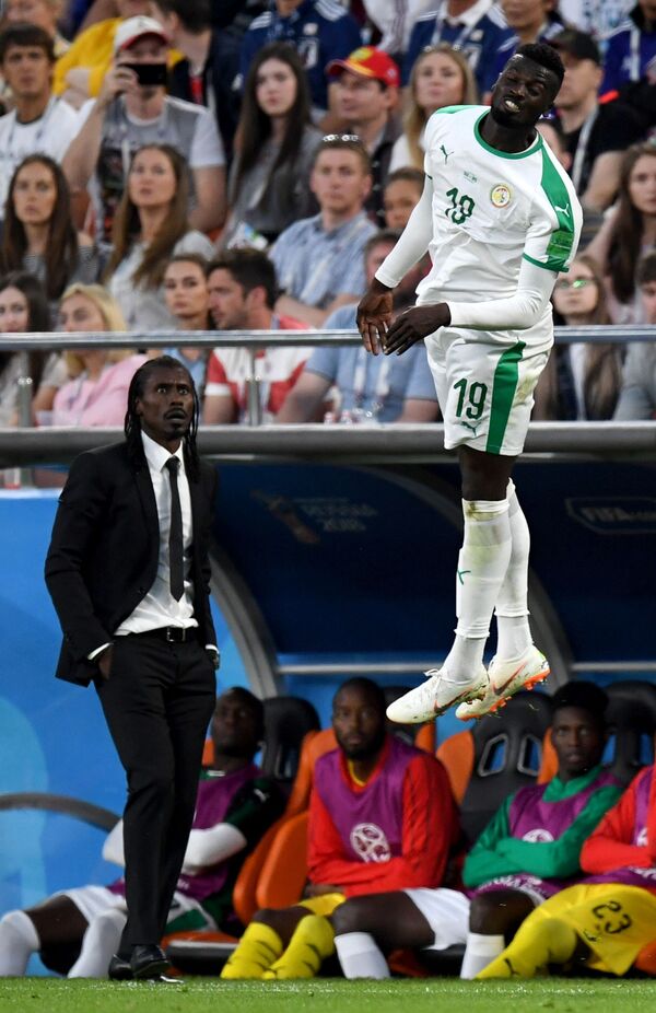 Huấn luyện viên trưởng  Senegal Alu Cissé trong trận đấu vòng bảng World Cup giữa Nhật Bản và Senegal - Sputnik Việt Nam