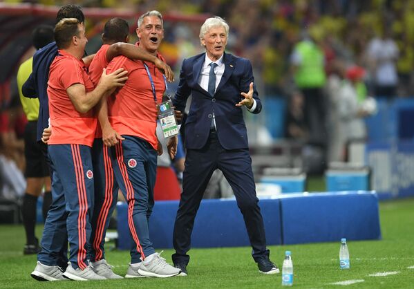 Huấn luyện viên trưởng đội tuyển quốc gia Colombia José Peckerman hài lòng với bàn thắng được ghi trong trận đấu vòng bảng World Cup giữa Ba Lan và Colombia - Sputnik Việt Nam