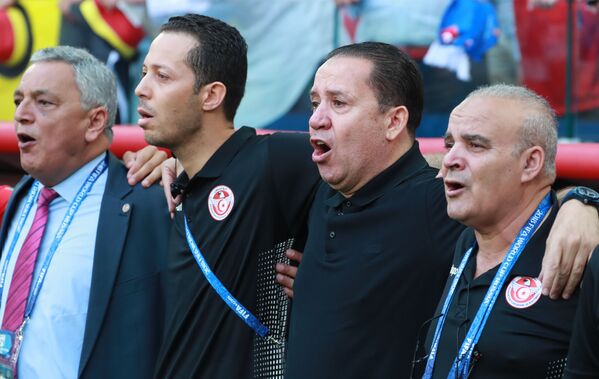 Huấn luyện viên trưởng đội tuyển quốc gia Tunisia Nabil Maalul trước trận đấu vòng bảng World Cup giữa Bỉ và Tunisia - Sputnik Việt Nam