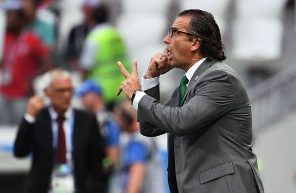 Huấn luyện viên trưởng đội tuyển quốc gia Saudi Arabia Juan Antonio Pizzi trong trận đấu vòng bảng World Cup giữa Saudi Arabia và Ai Cập - Sputnik Việt Nam