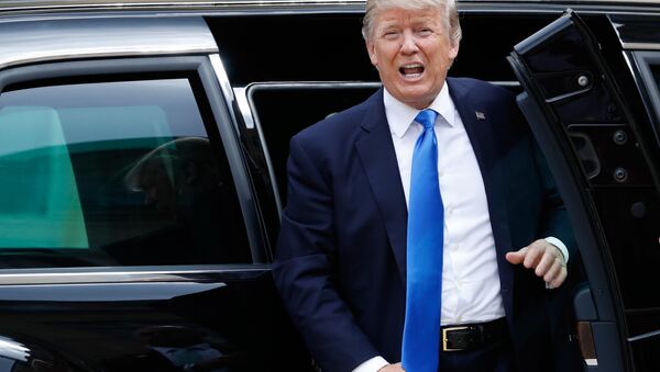 US President Donald Trump gets out of the car - Sputnik Việt Nam