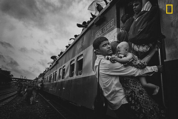 Tác phẩm của nhiếp ảnh gia MD Tanveer Hassan Rohan Challenging Journey, đoạt giải 3 trong hạng mục Người  trong cuộc thi ảnh 2018 National Geographic Travel Photographer of the Year - Sputnik Việt Nam