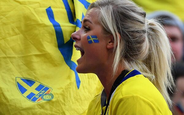 Fan bóng đá trước trận đấu World Cup giữa đội tuyển Thụy Điển và Thụy Sĩ - Sputnik Việt Nam