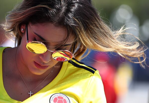 Nữ cổ động viên cho đội tuyển Colombia trước trận đấu vòng bảng của World Cup 2018 giữa hai đội Senegal và Colombia tại Samara. - Sputnik Việt Nam