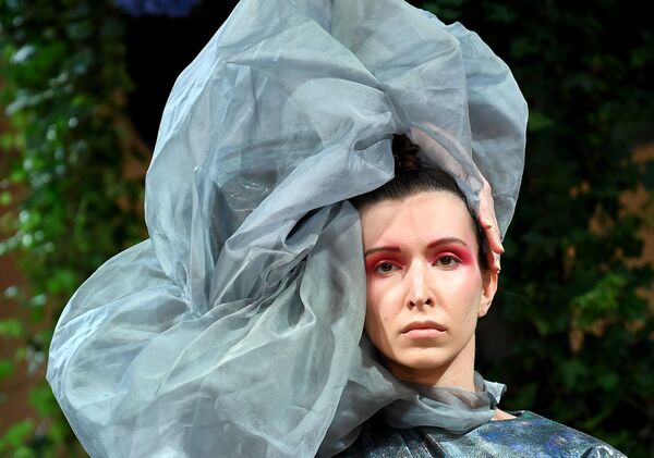 Trình diễn bộ sưu tập Anja Gockel tại Tuần lễ thời trang ở Berlin - Sputnik Việt Nam