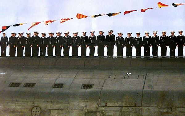 Thủy thủ đoàn của tàu ngầm “Kursk” trong lễ kỷ niệm Ngày Hải quân       - Sputnik Việt Nam