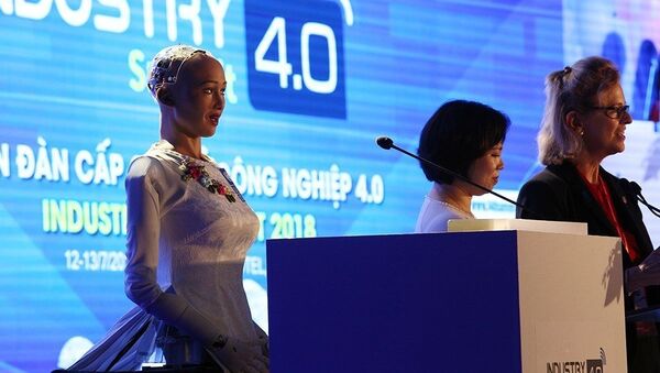 Robot Sophia phát biểu tại Diễn đàn cấp cao và Triển lãm quốc tế về Công nghiệp 4.0. - Sputnik Việt Nam