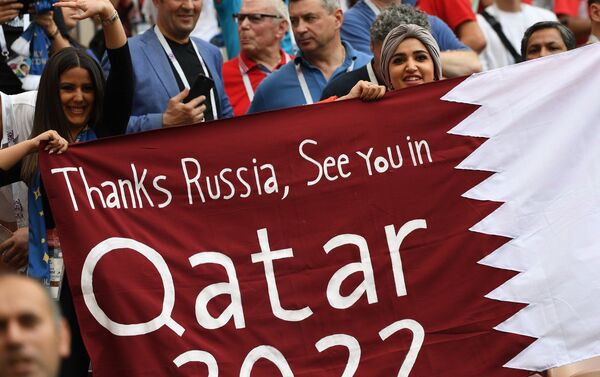 Lễ bàn giao tượng trưng cho Qatar quyền đăng cai World Cup tiếp theo - Sputnik Việt Nam