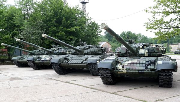 T 72 and T-64 tanks are on display in the Lviv Armor Repair Plant, file photo. - Sputnik Việt Nam