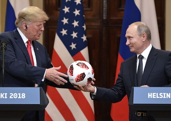 Tổng thống Hoa Kỳ Donald Trump và Tổng thống Nga Vladimir Putin tại Helsinki - Sputnik Việt Nam