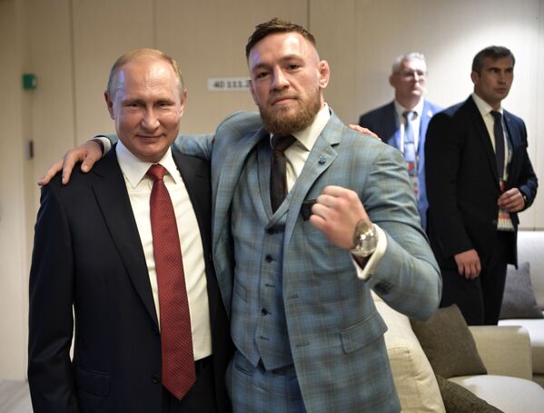 Tổng thống Vladimir Putin và vận động viên võ hỗn hợp Ireland Conor McGregor - Sputnik Việt Nam