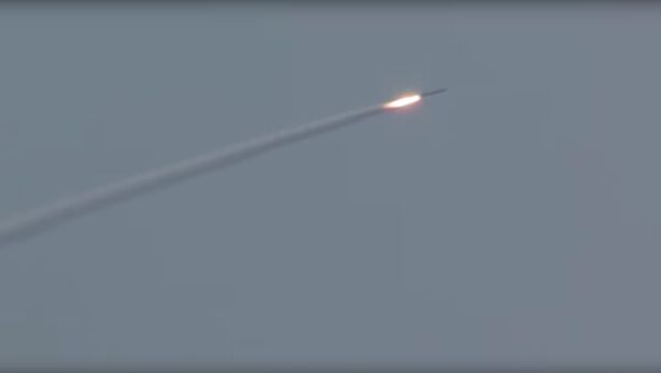 Trên mạng xuất ảnh vụ phóng tên lửa hành trình từ tàu ngầm hạt nhân Tomsk - Sputnik Việt Nam