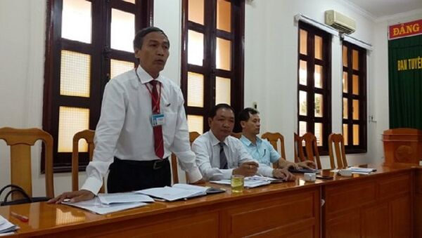Ông Võ Việt Minh, Chánh án TAND TP Phan Thiết thông tin tại cuộc họp - Sputnik Việt Nam