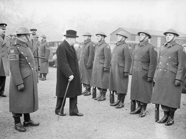 Winston Churchill thăm lực lượng dân quân - Home Guard Winston Churchill thăm lực lượng dân quân - Home Guard - Sputnik Việt Nam