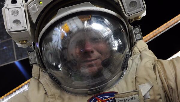 Phi hành gia Nga chụp ảnh selfie trong không gian - Sputnik Việt Nam