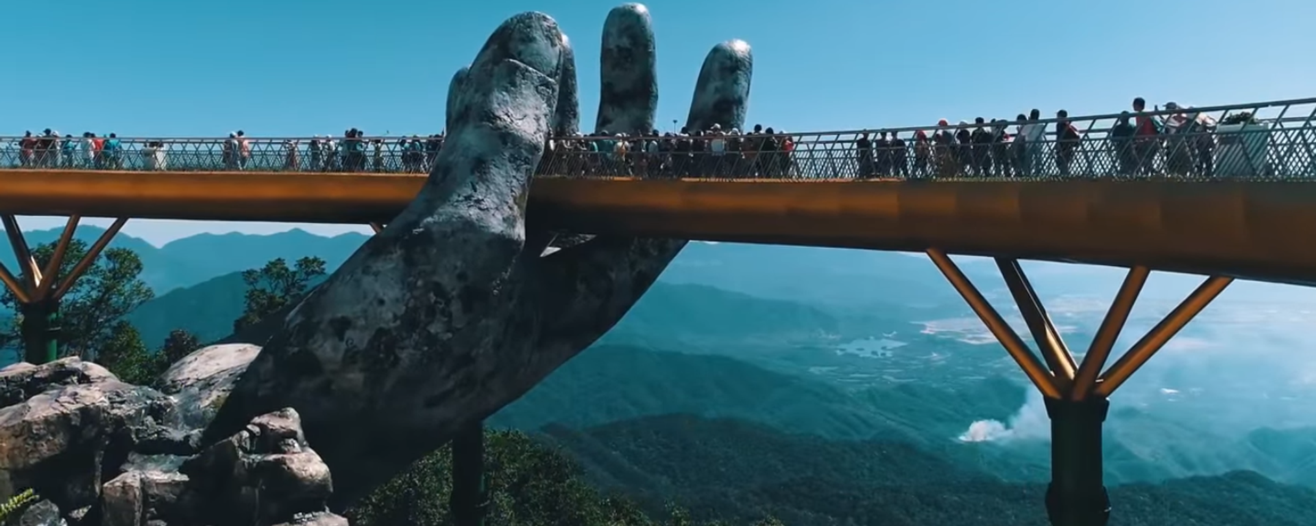 Cầu Vàng tại Sun World Ba Na Hills  - Sputnik Việt Nam, 1920, 27.07.2018